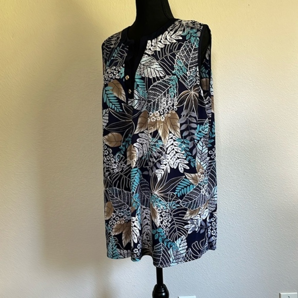 SOLD

Flowing V-neck short sleeve multicolor top​